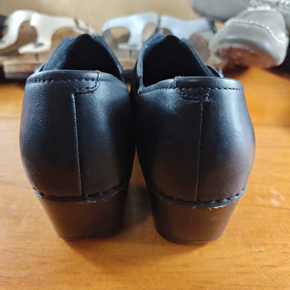Dansko Solstice Black Leather Split Toe Button Strap Clog – Women’s Size 39 - Picture 6 of 12